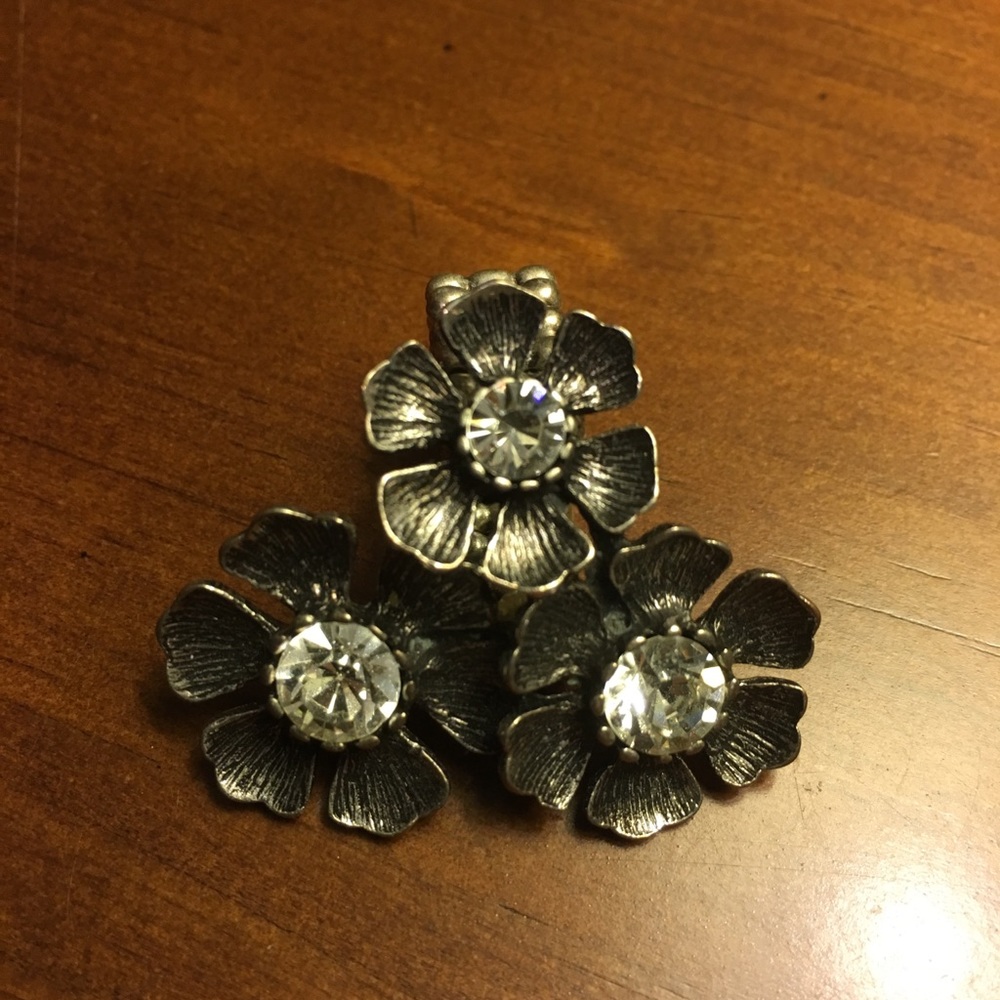3 flower ring 🌺 - Picture 2 of 5